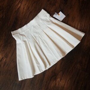 NWT-ORIGINALITY~ White pleated tennis skirt SIZE Small